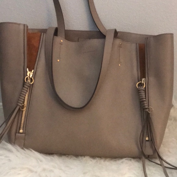 SOLD!!  SOLD!! Authentic Like New Chloe tote bag - Picture 5 of 8